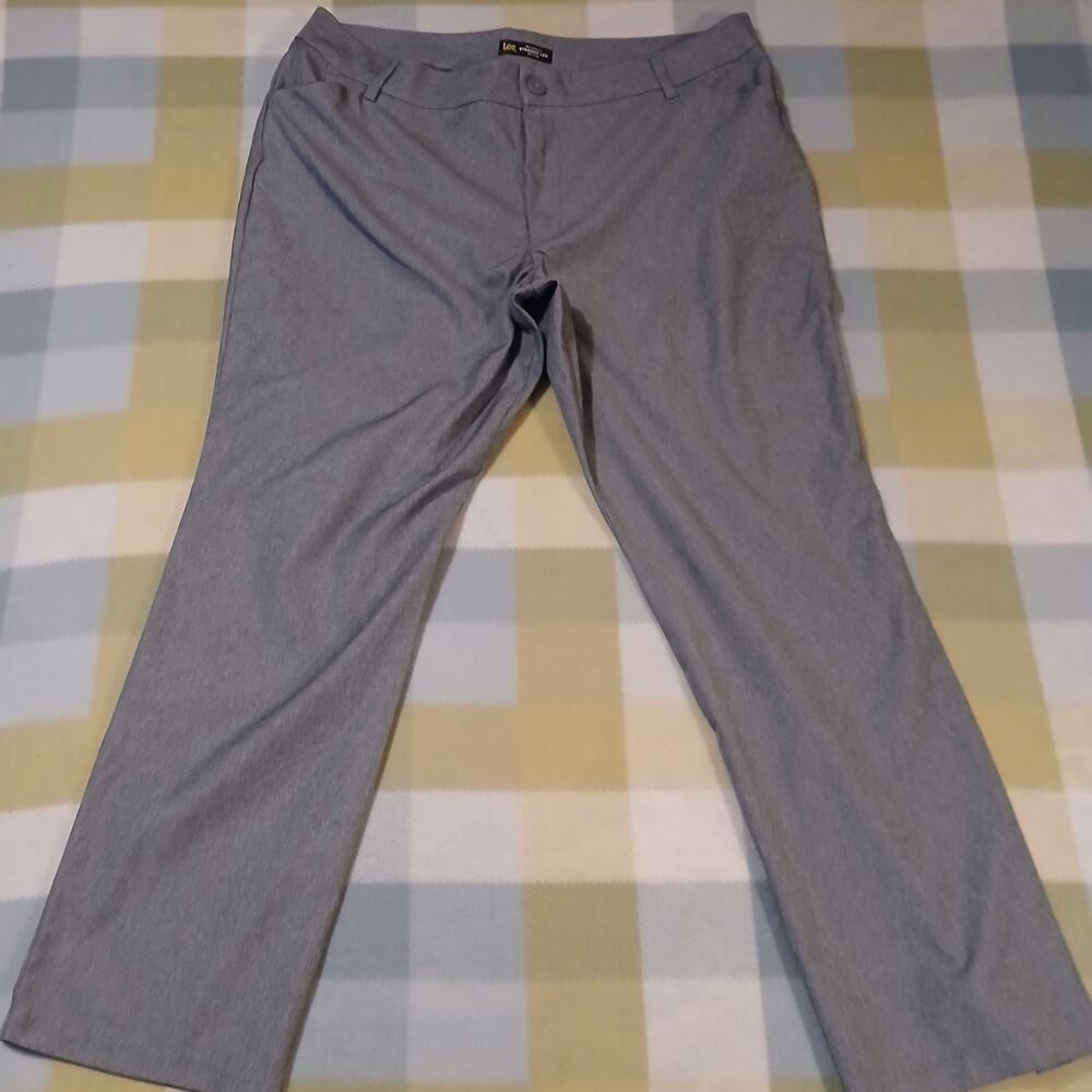 Lee Pants Womens 18 Short Gray Relaxed Wrinkle Free Mid Rise Straight Leg - Picture 2 of 7